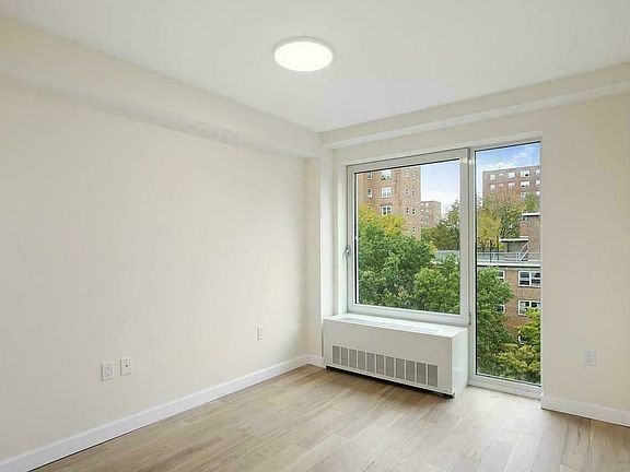 3rd image of 111 E 115th St #5