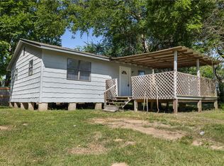 1303 W Main St, Madisonville, TX 77864