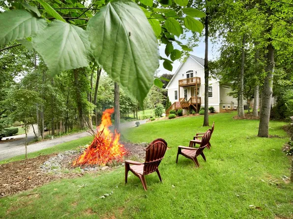 60 Hilltop Dr, Hayesville, NC 28904