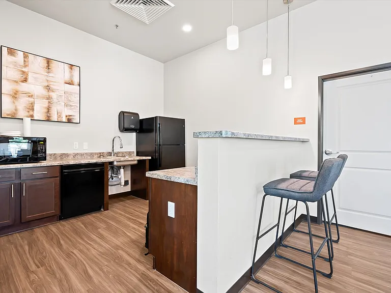Lynne Village Apartments — Photo 19