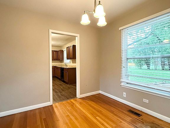 5th image of 2116 Gilbreath Rd NW