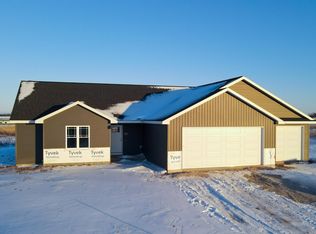 4200 Ridgecrest Ln, Kaukauna, WI 54130