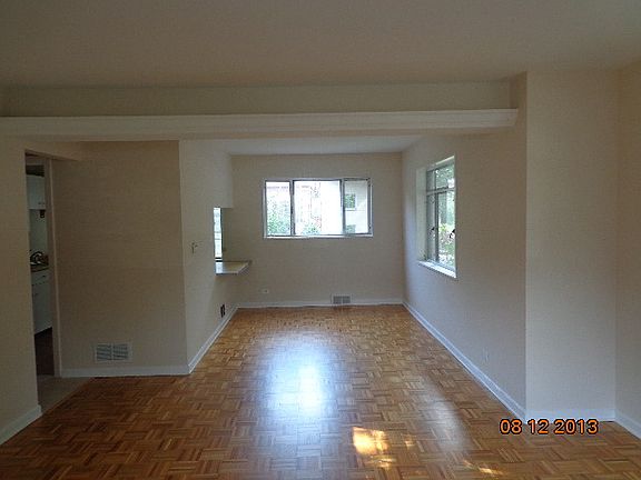 3rd image of 7250 N Claremont Ave