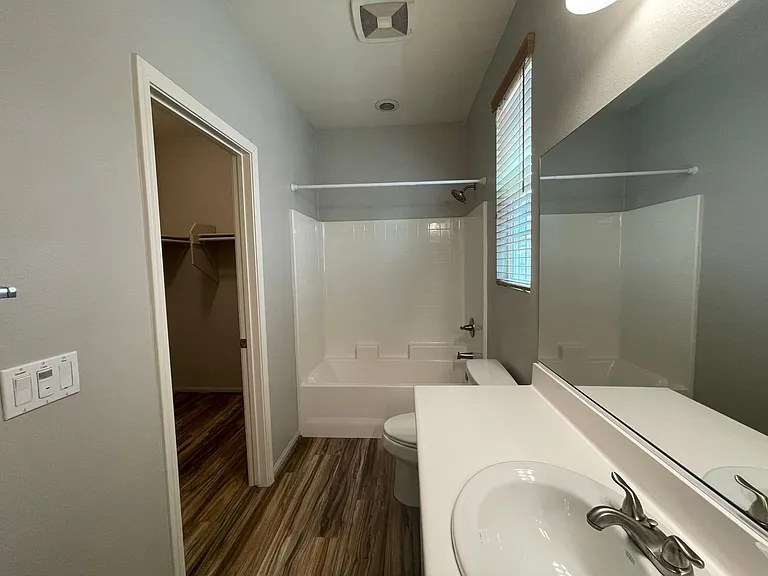 1591 Stow Grove Ave — Photo 13