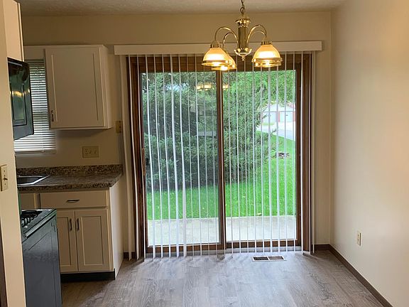 4th image of 969 N Huntington St #6