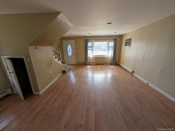 3rd image of 219 Elm Road