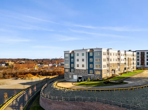 6 Stratton Dr Unit 404, Woburn, MA 01801