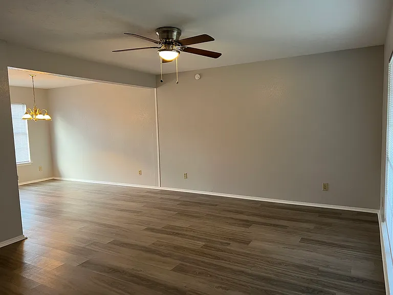 1519 Carlsbad Dr — Photo 4