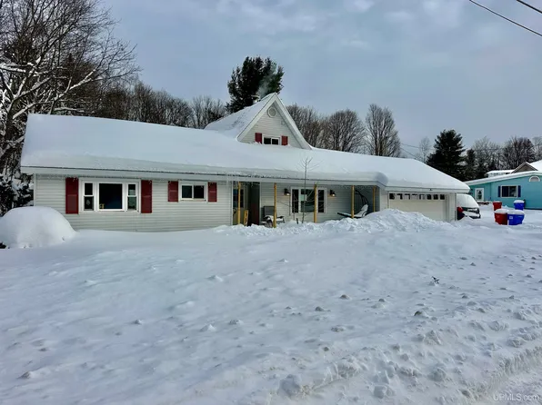 754 Cooper Lake Rd, Ishpeming, MI 49849