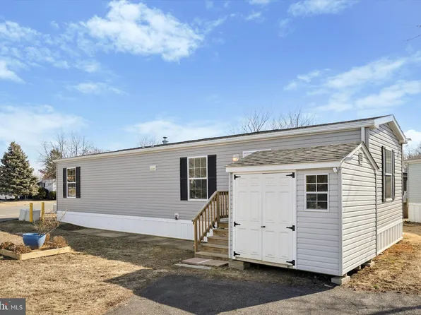 1446 Gibson Rd Trailer D34, Bensalem, PA 19020