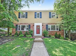 77 Thorncliff Ln, Saint Louis, MO 63122