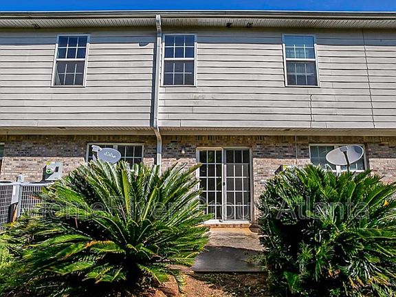 2nd image of 925 Magnolia Gardens Walk