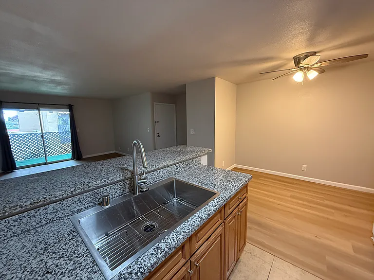 259 N Capitol Ave — Photo 12
