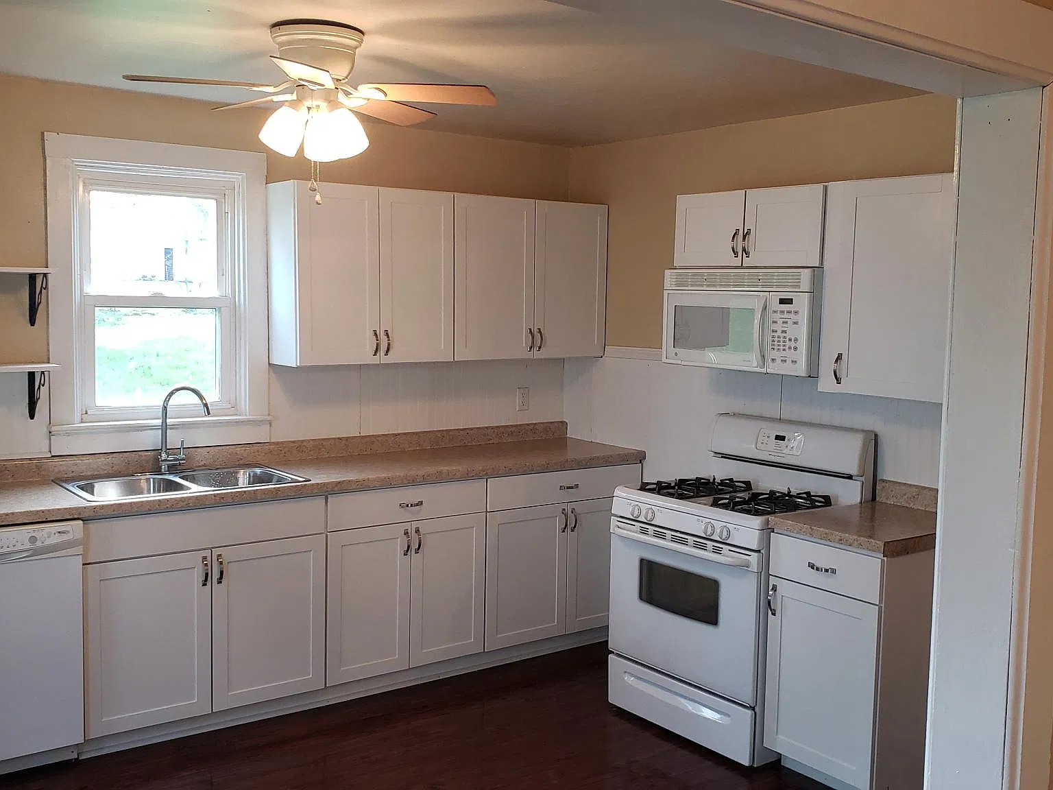 4 bed, 1800 sqft, $1,750 — Photo 1