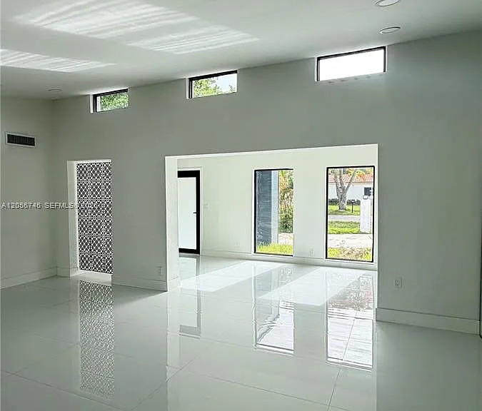935 SW 72nd Ave — Photo 9