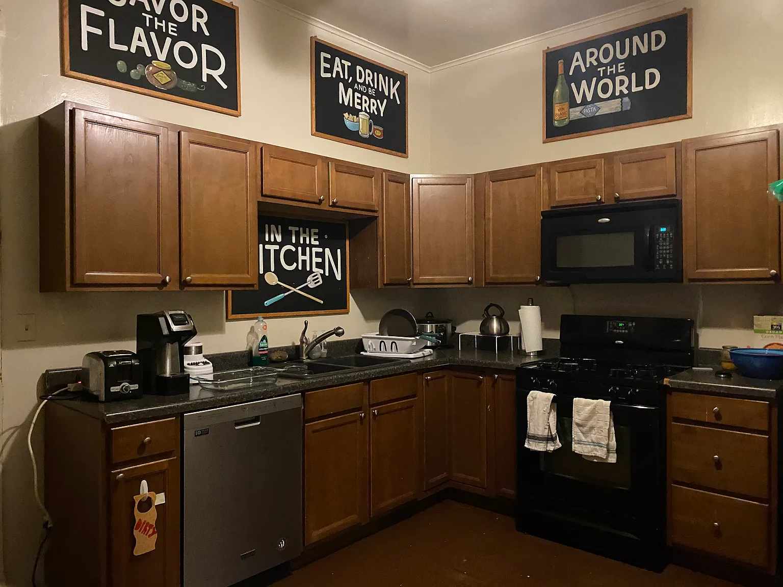 4 bed, 3520 sqft, $4,400 — Photo 4
