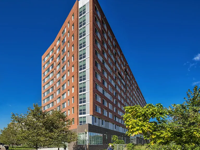 Plaza West — Photo 1