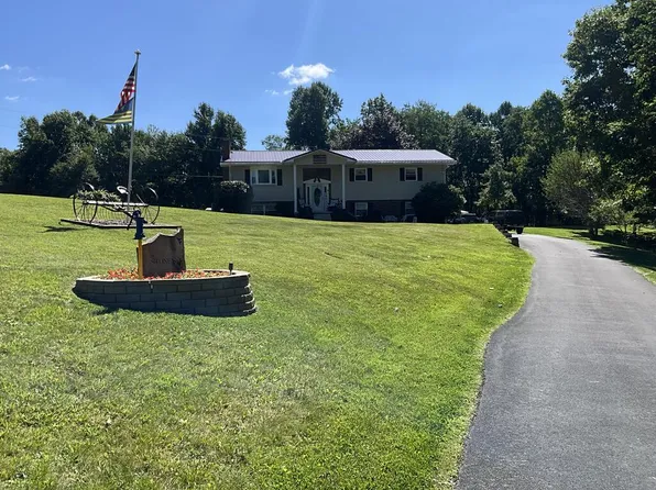 2308 Hinton Rd, White Oak, WV 25989