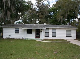 902 Magnolia Ave, Green Cove Springs, FL 32043