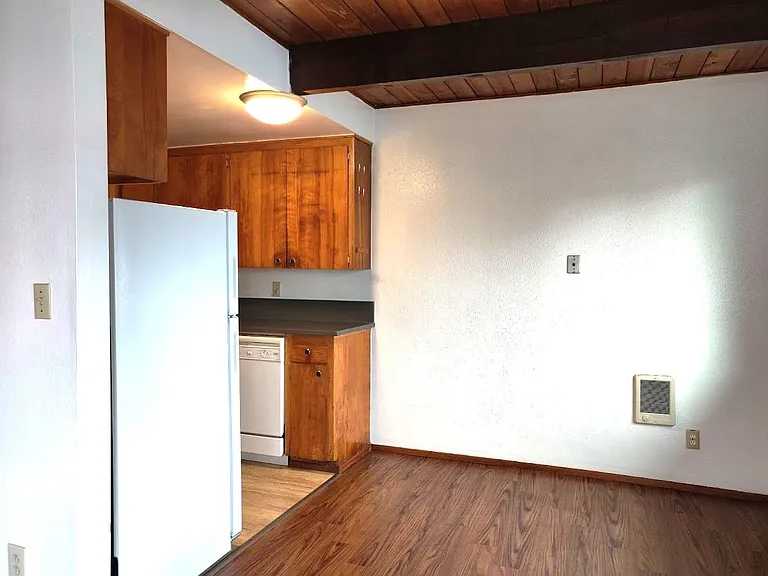 1695 NW Division St #6 — Photo 3