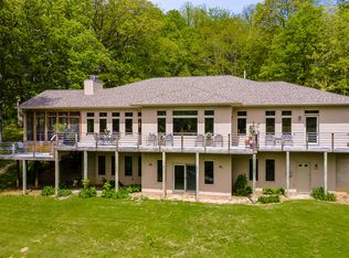 2016 Geneva Hills Rd, Muscatine, IA 52761