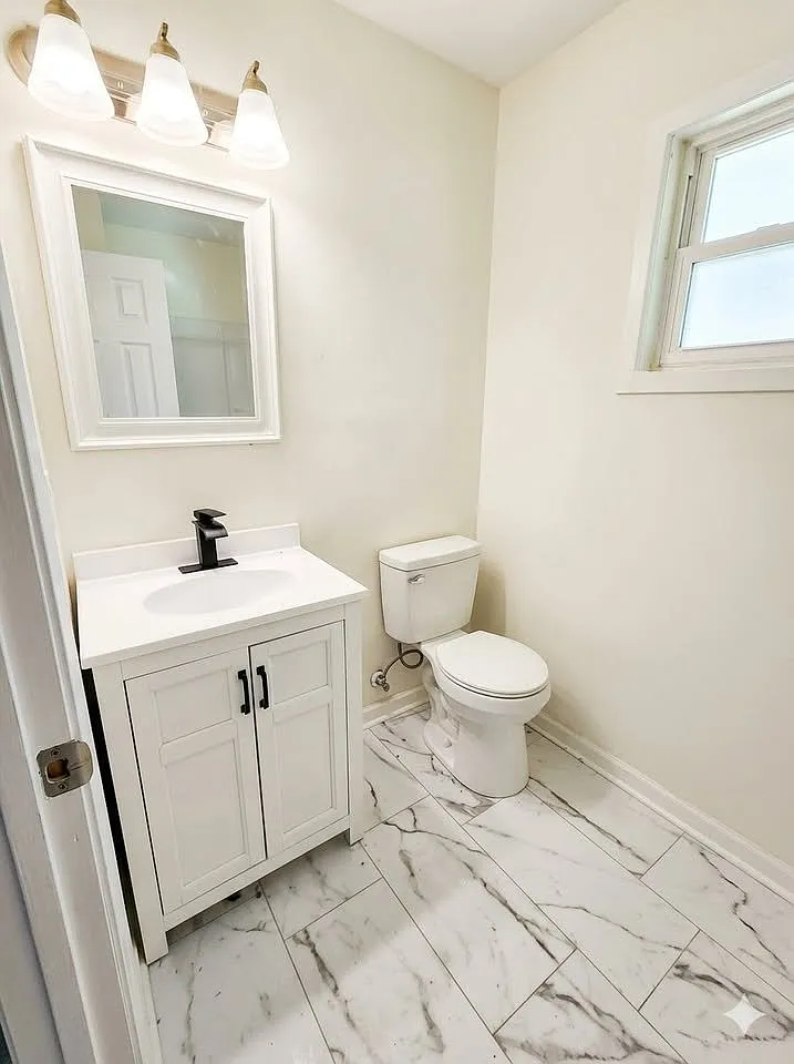 Spacious 3 Bedroom with Bonus Room in Northeast Columbia — Photo 2