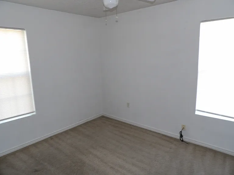 2824 NW Mobley St — Photo 5