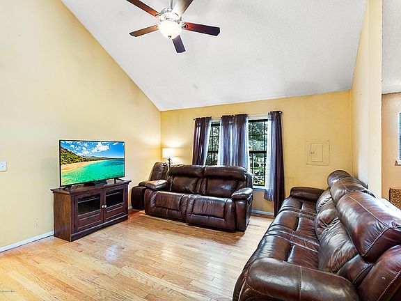 4th image of 1501 Jasmine Ct