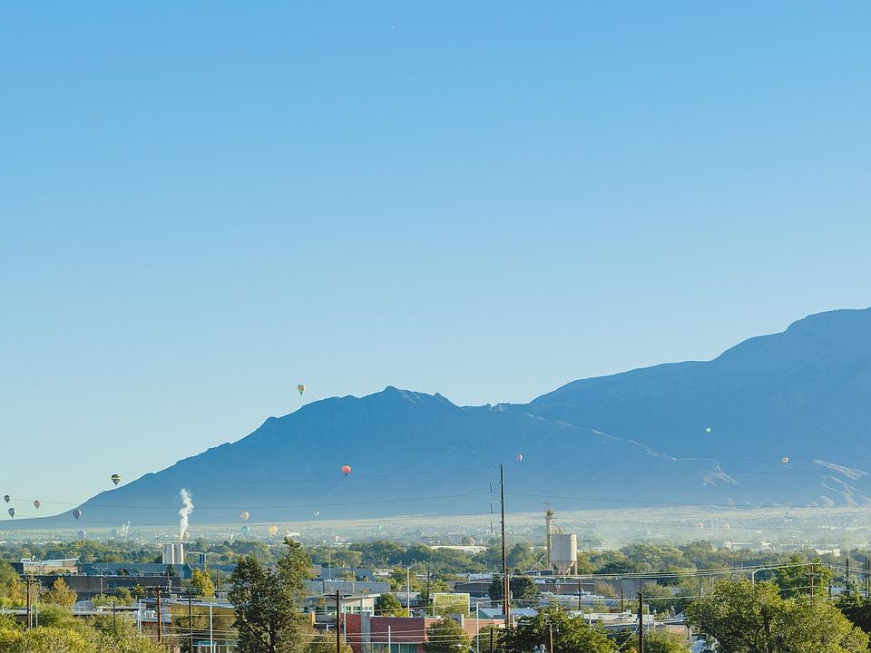 Balloon Festival can be seen from units with mountain views.