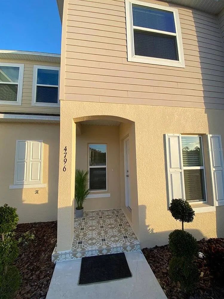 3 bed, 2.5 bath, 1762 sqft, $2,500 — Photo 1