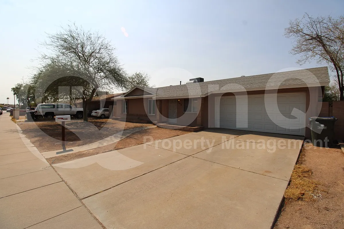 4 bed, 2.0 bath, 1438 sqft, $1,895 — Photo 2