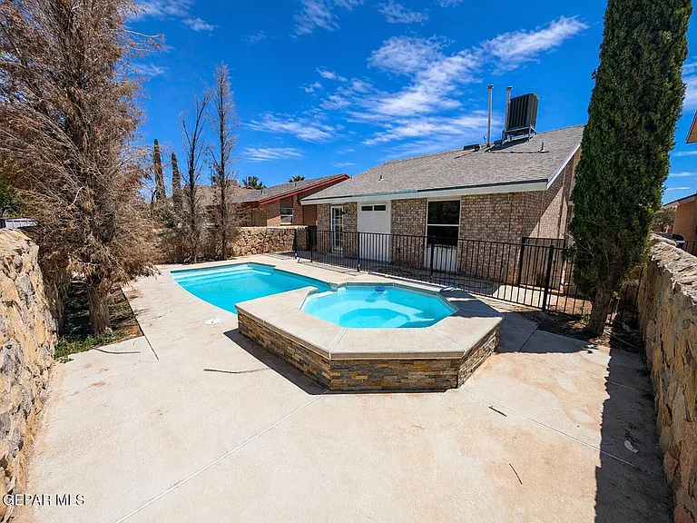 11409 Chickasaw Dr — Photo 5