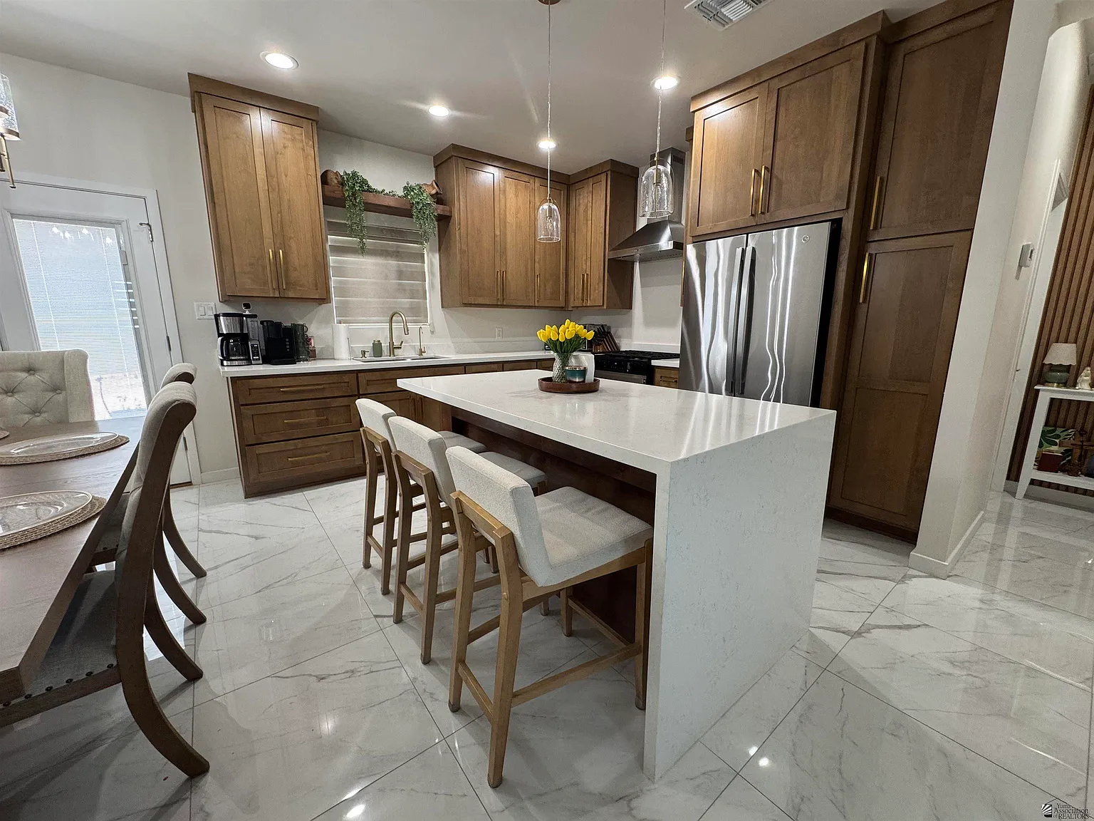 3 bed, 2.0 bath, 1250 sqft, $1,800 — Photo 3