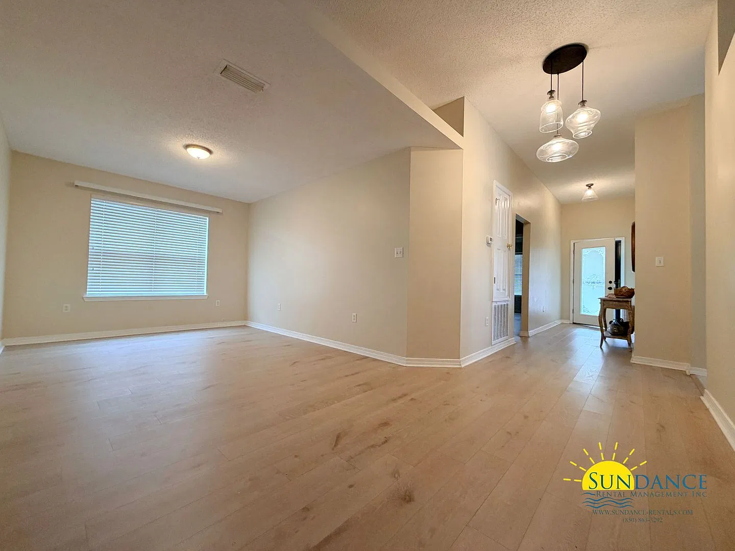 Gorgeous 3 Bedroom Home in Fort Walton Beach with Solar Panels! — Photo 4