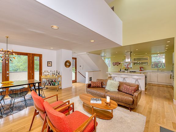 2nd image of 601 Ocean Park Blvd