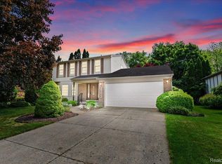 15212 Riverside St, Livonia, MI 48154