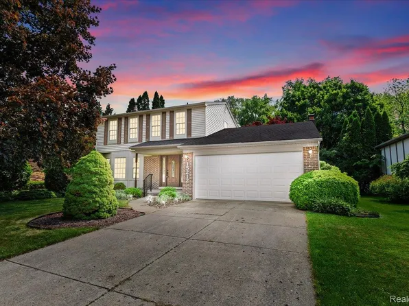15212 Riverside St, Livonia, MI 48154