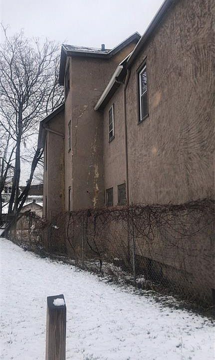 2nd image of 250 Lyell Ave