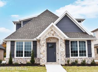 660 N Malbec Rd, Fayetteville, AR 72704