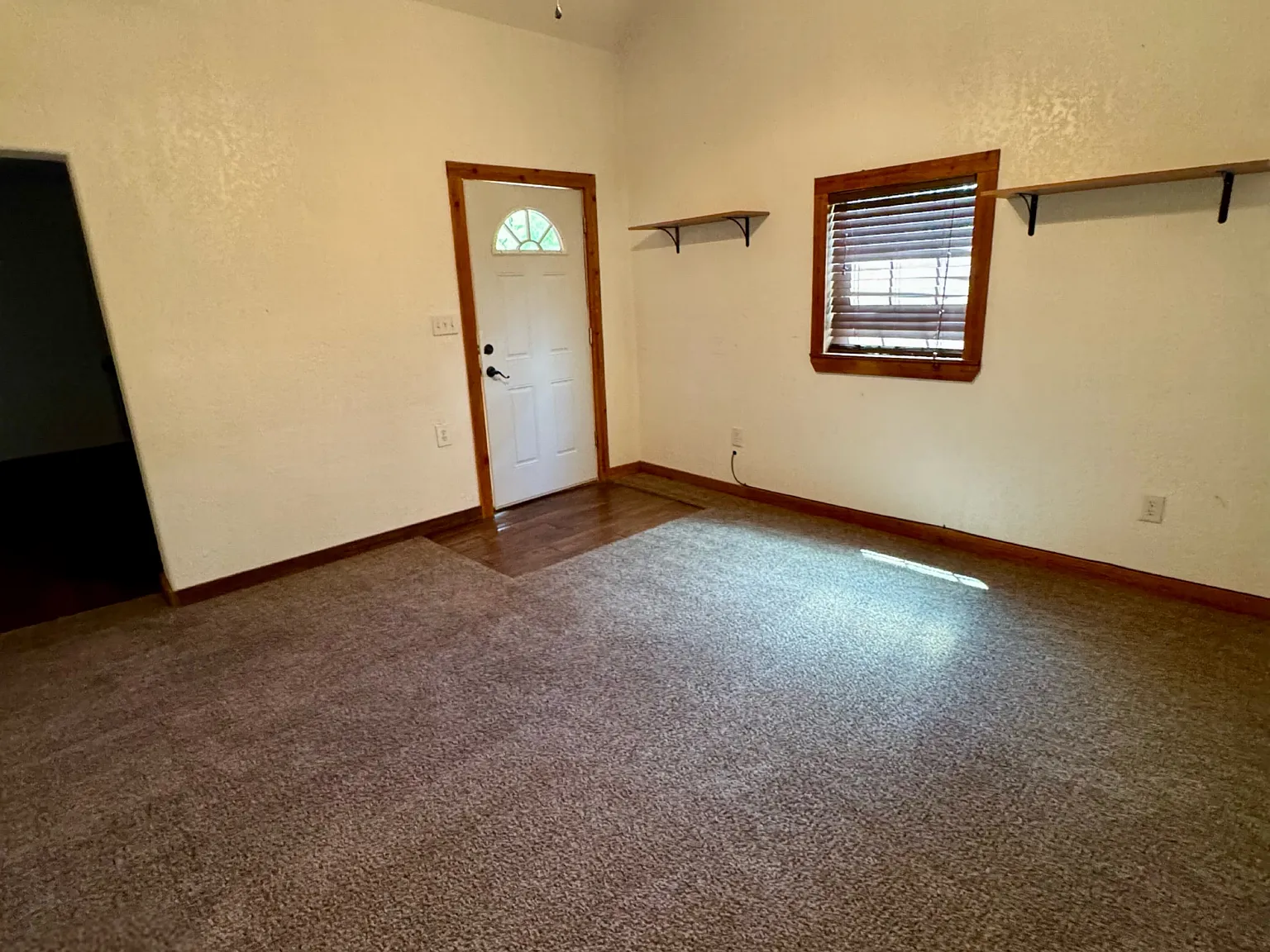 1 bed, 700 sqft, $900 — Photo 2