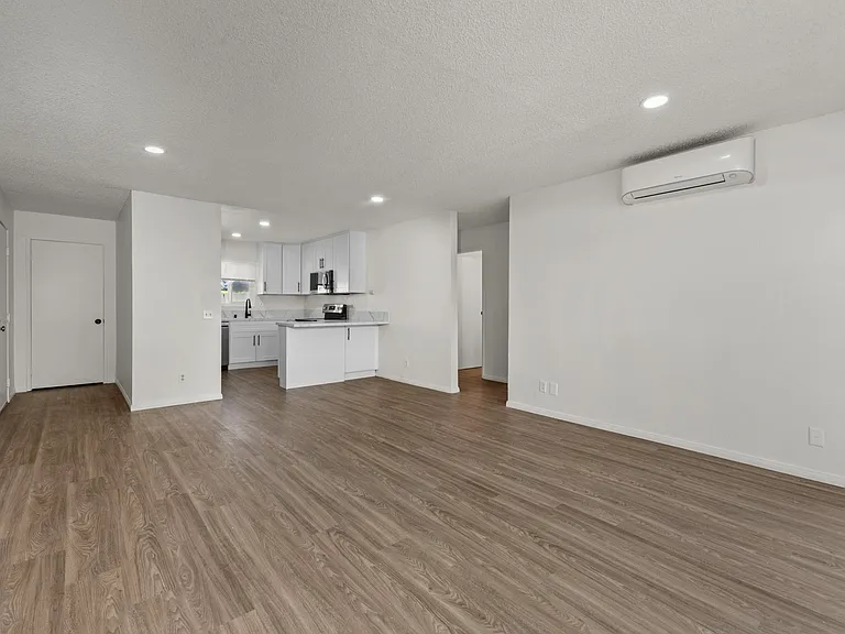 228 Las Flores Dr #15 — Photo 10