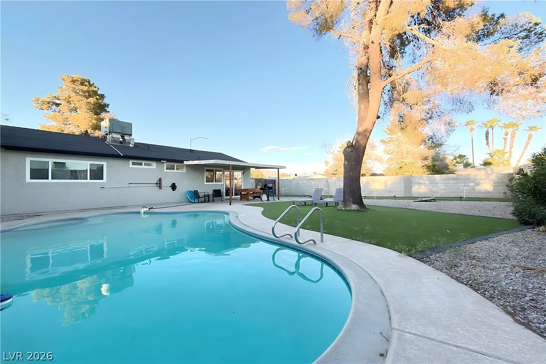3 bed, 2.0 bath, 1155 sqft, $2,795 — Photo 1