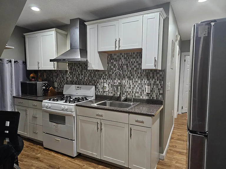 968 Broad St #4 — Photo 6