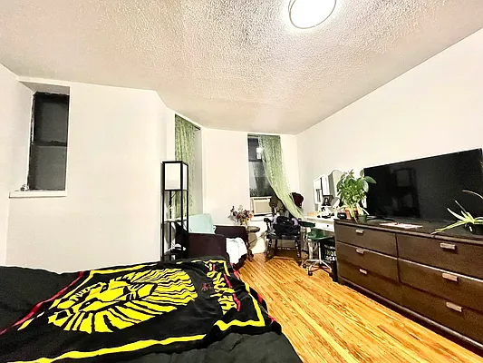 Rented by Pear NYC LLC | media 27