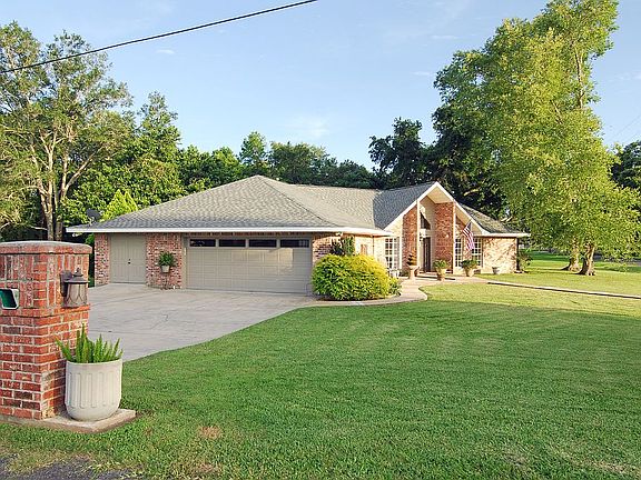 3rd image of 174 Garrigue Dr