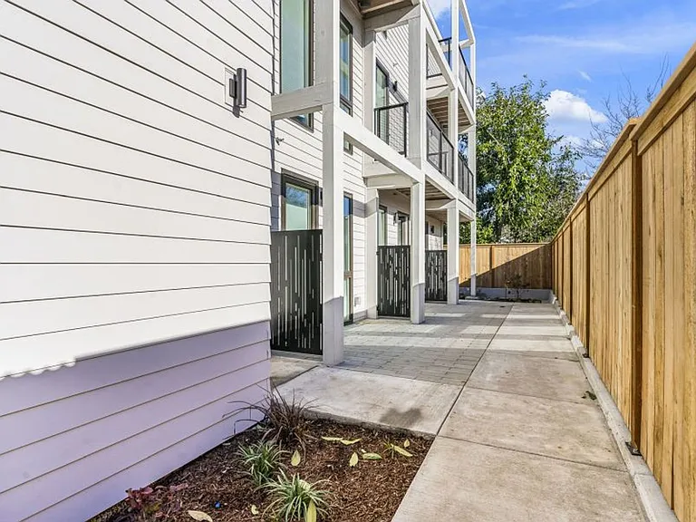 5880 N Greeley Ave — Photo 31