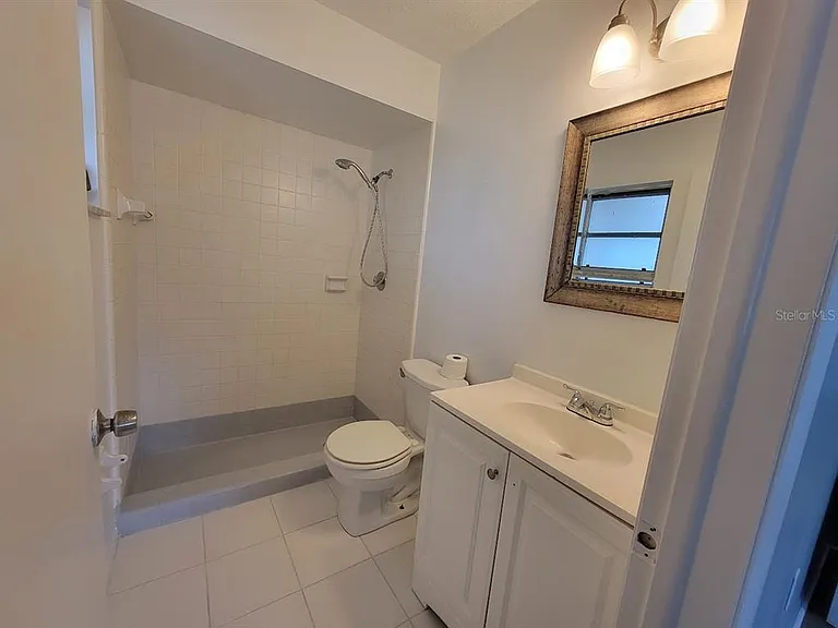 22329 Niagara Ave — Photo 15