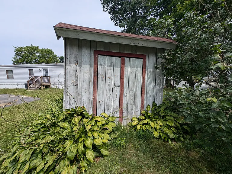 small shed included