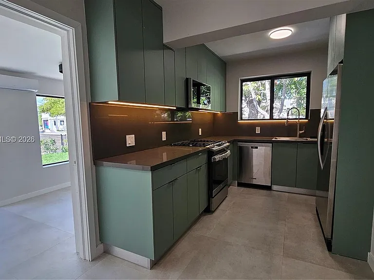 424 NE 63rd St — Photo 11