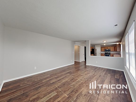 4th image of 722 Bluff Creek Dr